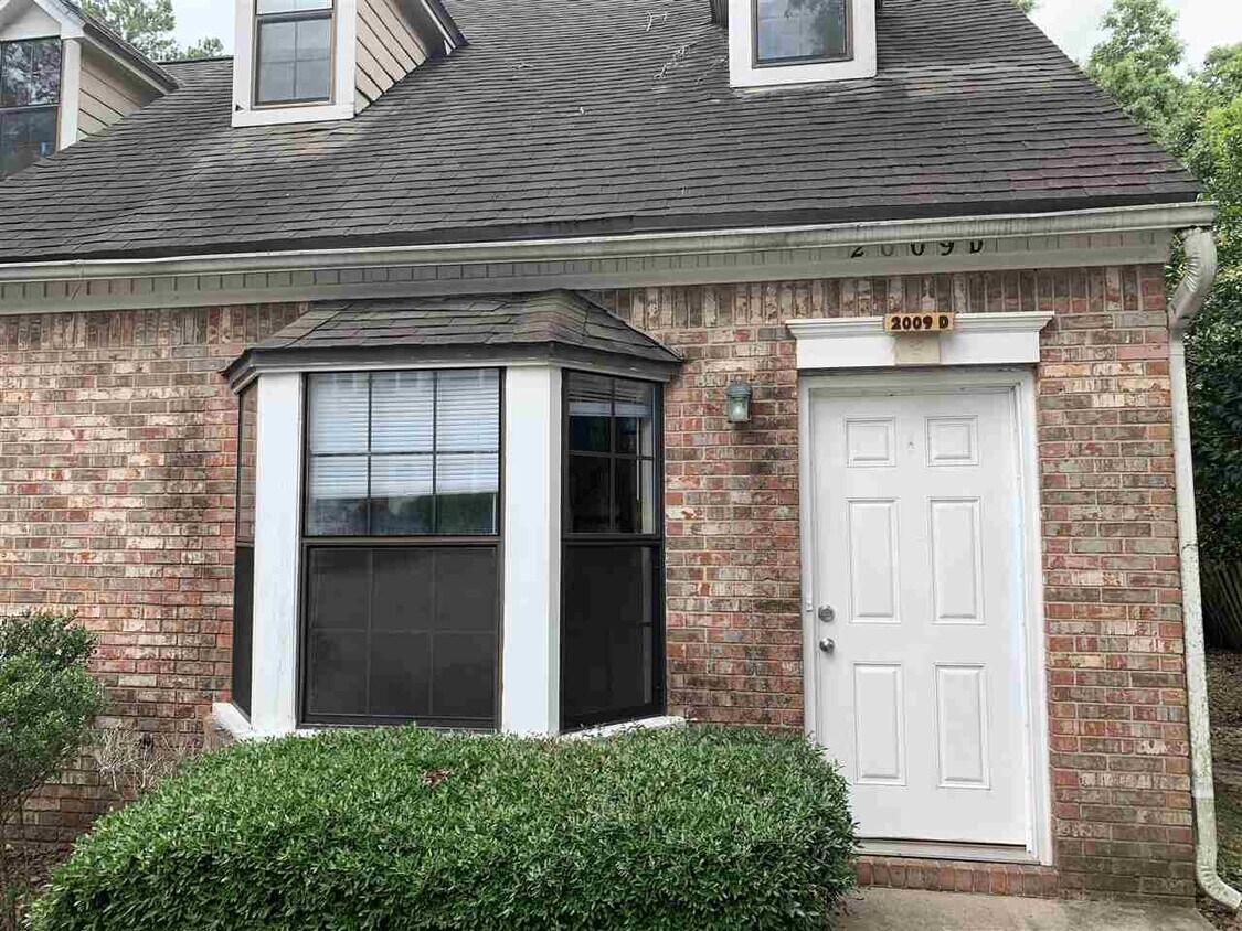 Primary Photo - 2009 N Meridian Rd