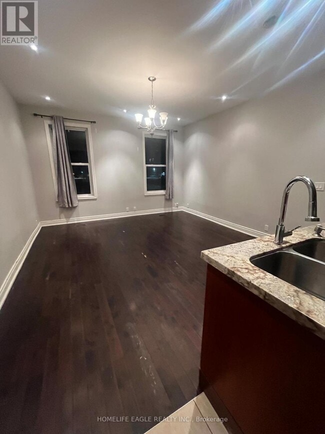 Building Photo - 87 Simcoe Rd