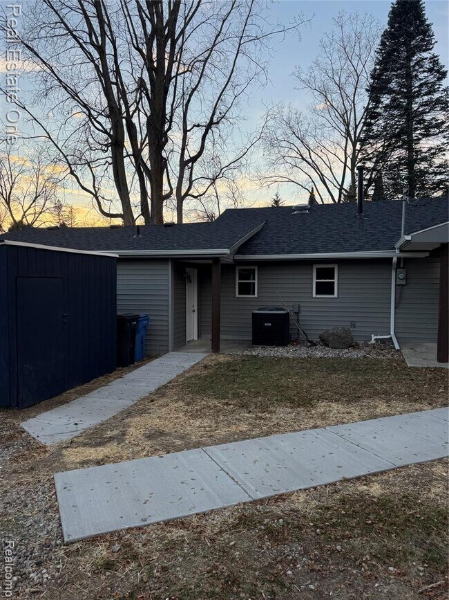 Foto del edificio - 7889 Chilson Rd