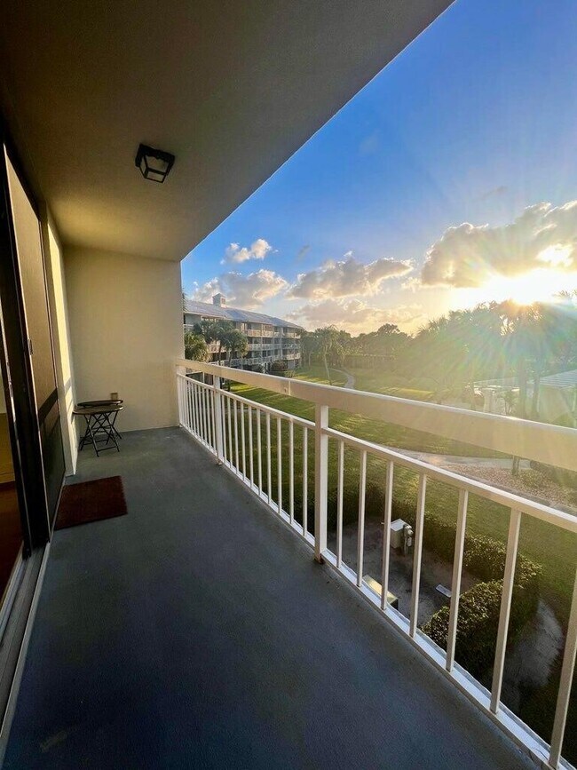 Foto del edificio - 2761 Village Blvd