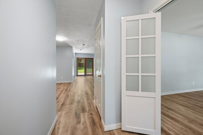 Foto del edificio - 1016 W Creek Dr