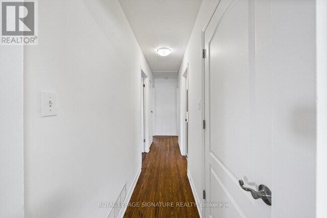 Photo du bâtiment - 232 Harmony Rd N