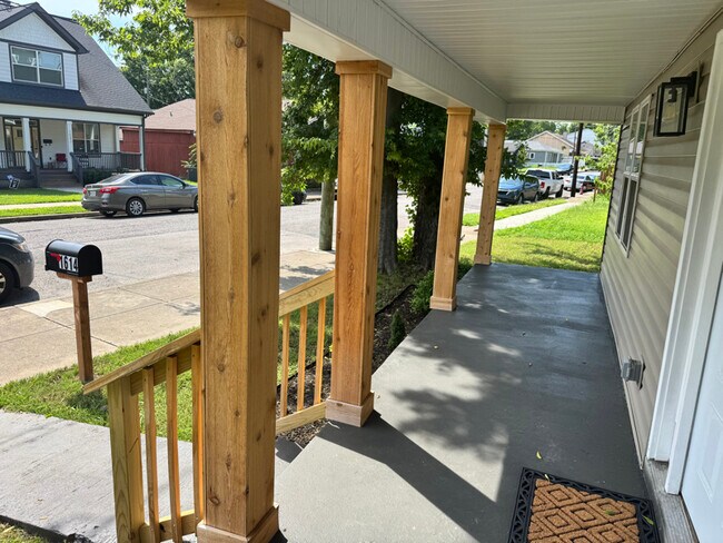 Building Photo - 1614 11th Ave N