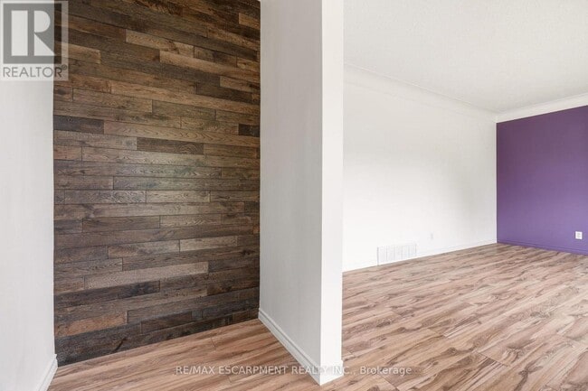 Building Photo - 25 Briarsdale Dr
