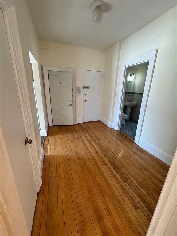 Building Photo - 465 Park Dr