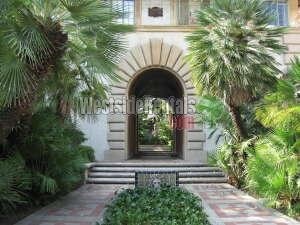 Foto principal - 1355 N Laurel Ave
