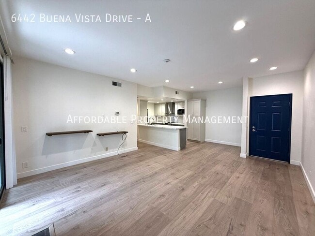 Foto del edificio - 6442 Buena Vista Dr