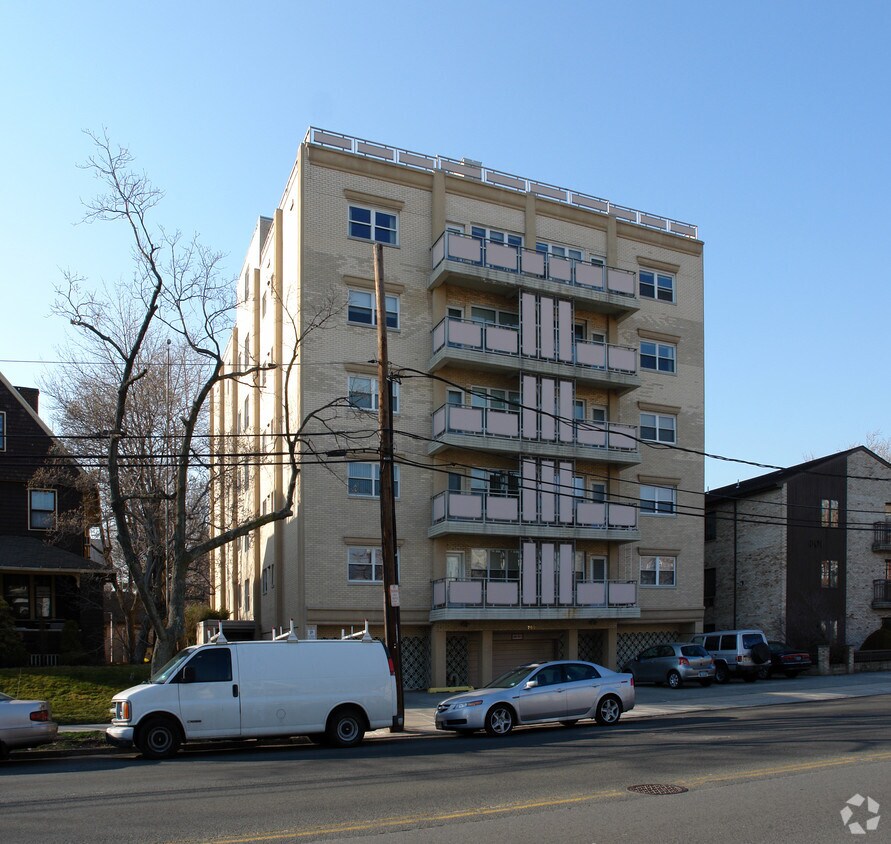 Primary Photo - 795 Avenue C
