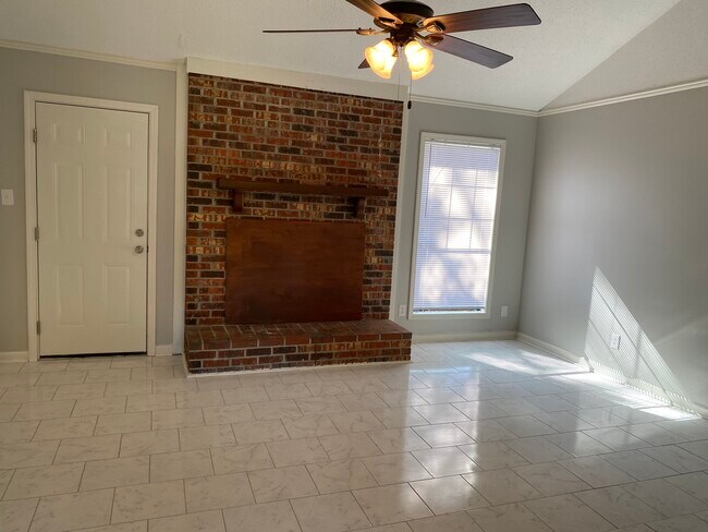 Building Photo - 31 Leewood Cv