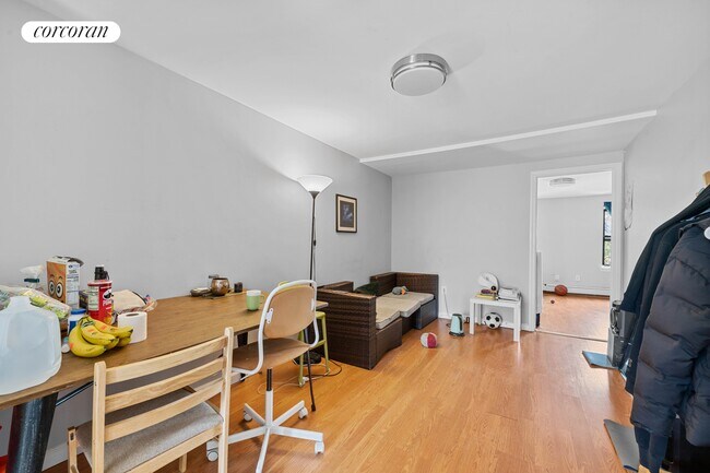Building Photo - 572A Myrtle Ave