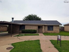 Building Photo - 2805 S Bandera Dr