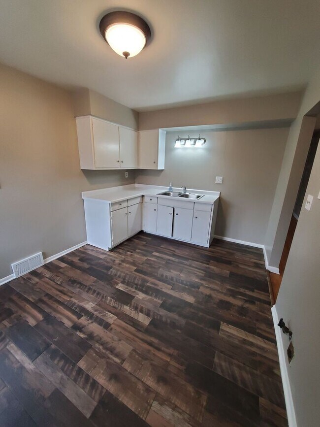 Foto del edificio - 4953-4955 N 90th St. (Duplex)