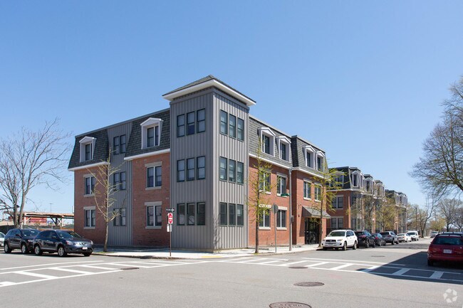 Building Photo - 902-906 E 2nd St