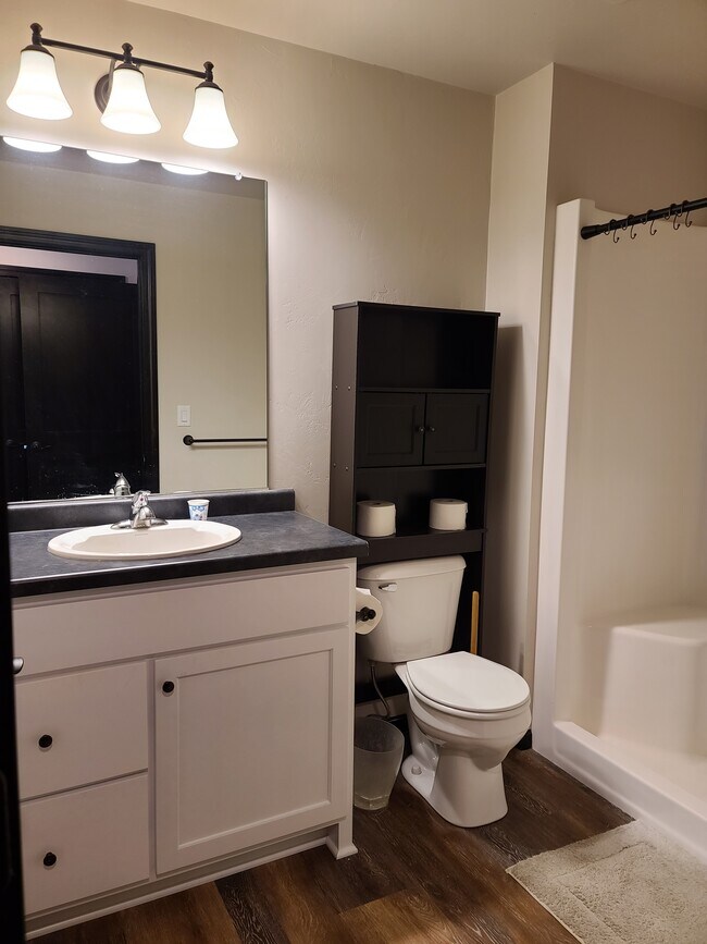 Building Photo - 1574 Pond View Dr