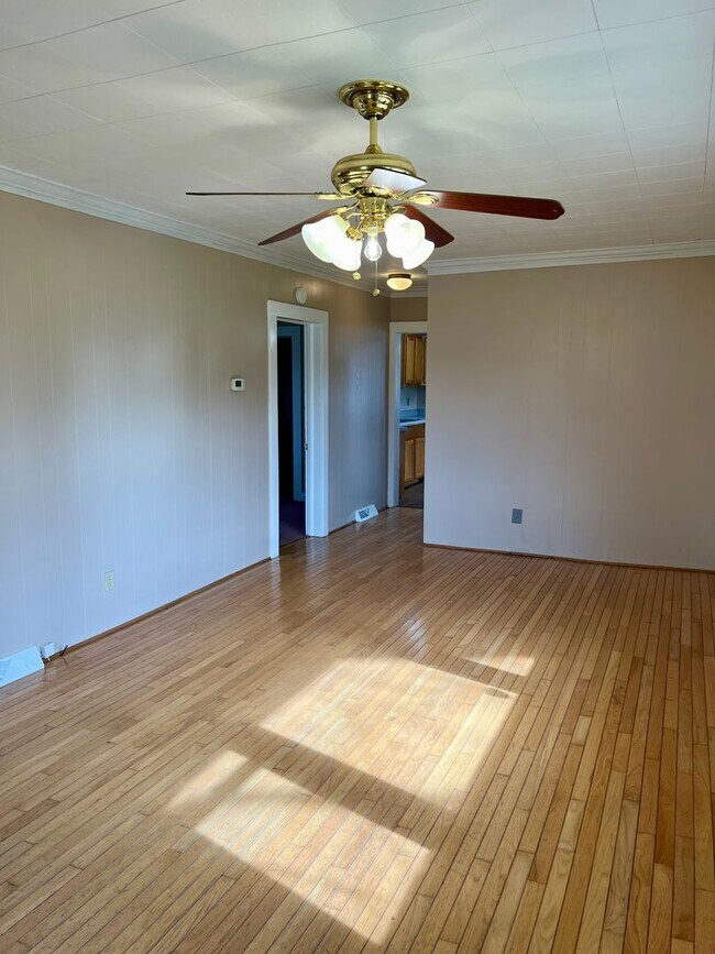 Building Photo - Classic Brick Ranch in the heart of Hender...