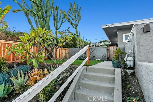 Building Photo - 256 Avenida Madrid