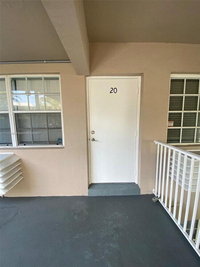 Foto del edificio - 6511 Santona St