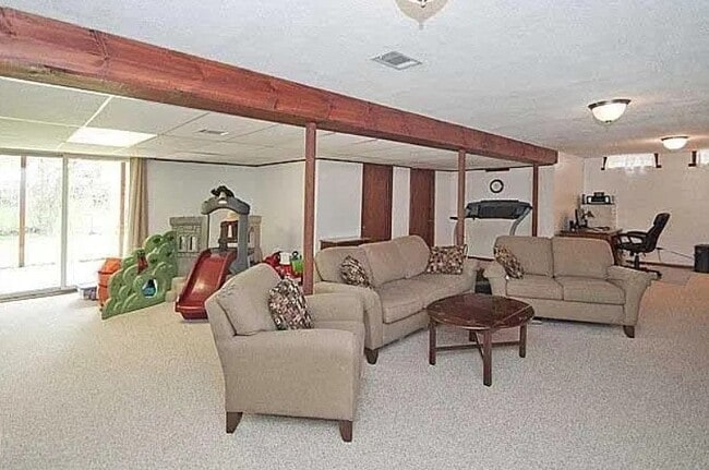 Foto del edificio - 660 Cloverdale Rd