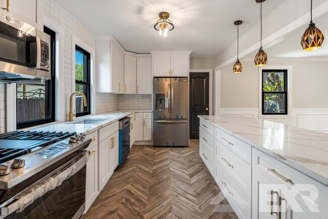 Foto del edificio - 355 Webster Ave