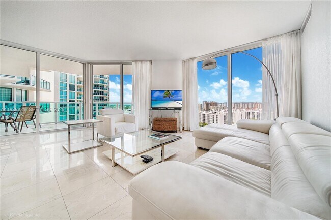 Foto del edificio - 150 Sunny Isles Blvd