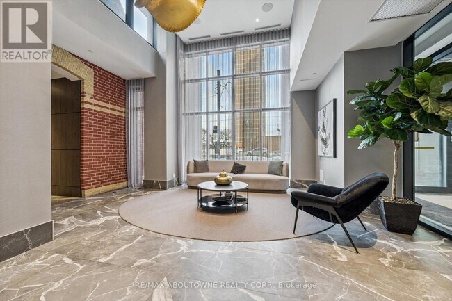 Photo du bâtiment - 286 Main St