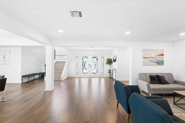 Foto del edificio - 413 Holiday Dr