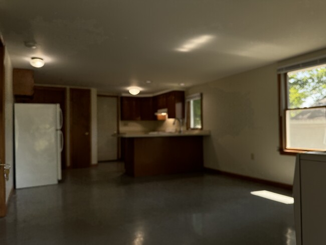 Kitchen area - 9R Lake Dr