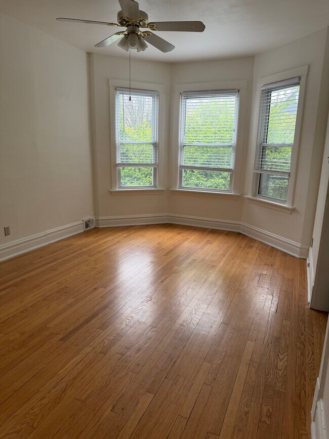 Building Photo - 4610 N Claremont Ave