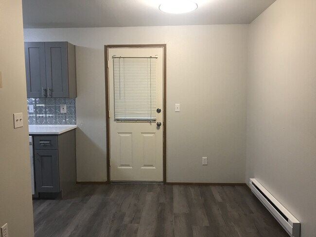 Building Photo - Puyallup Duplex