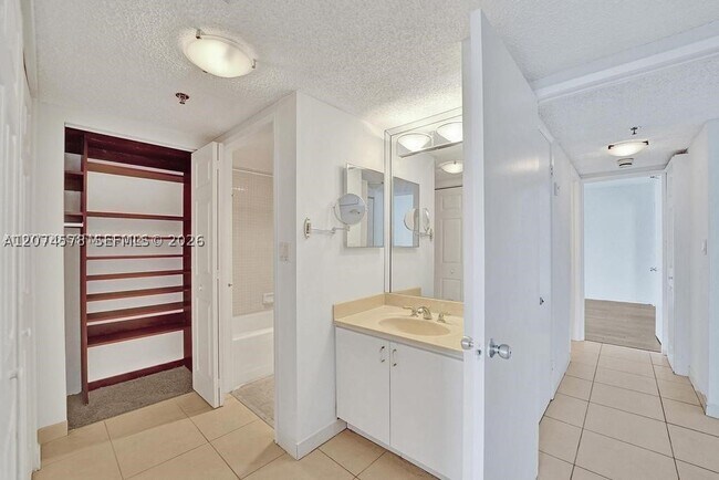 Foto del edificio - 20505 E Country Club Dr