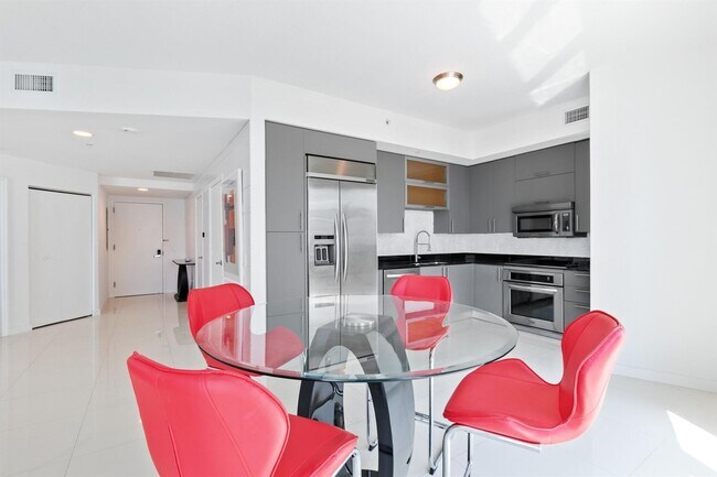 Foto del edificio - 60 SW 13th St