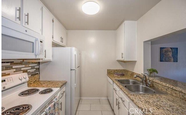 Building Photo - 5460 White Oak Ave