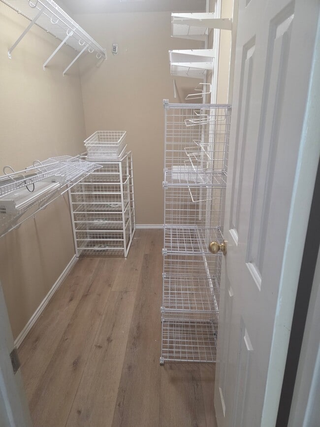 Building Photo - 8826 Fernbrook