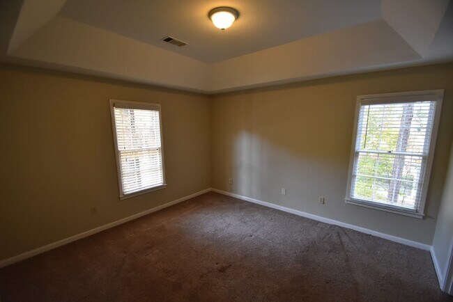 Building Photo - 2550 Broadmoor Ct