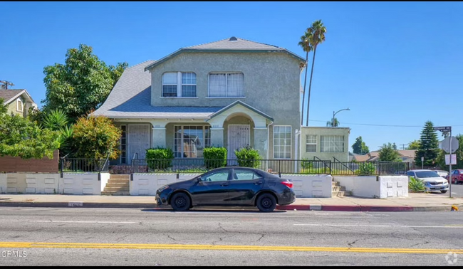 Building Photo - 4028 S Normandie Ave