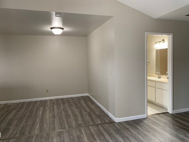 Building Photo - 17215 Markross Ct