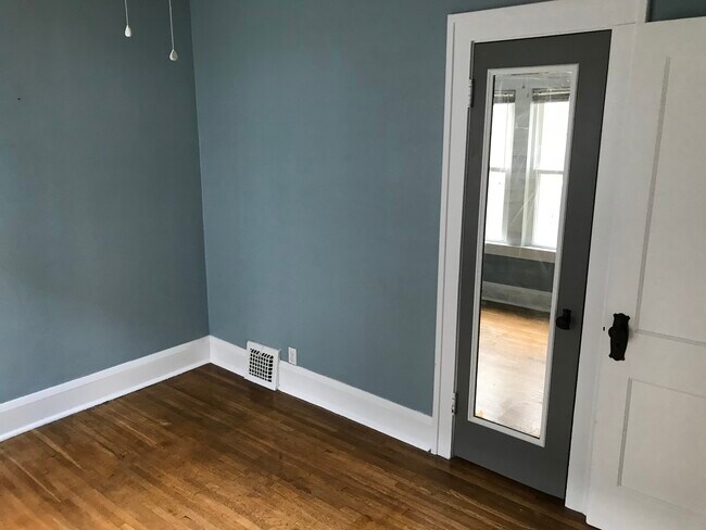 Foto del edificio - 1533 Warren Rd