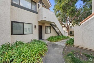 Building Photo - 337 N Melrose Dr