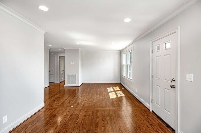 Foto del edificio - 5656 Kendall Dr