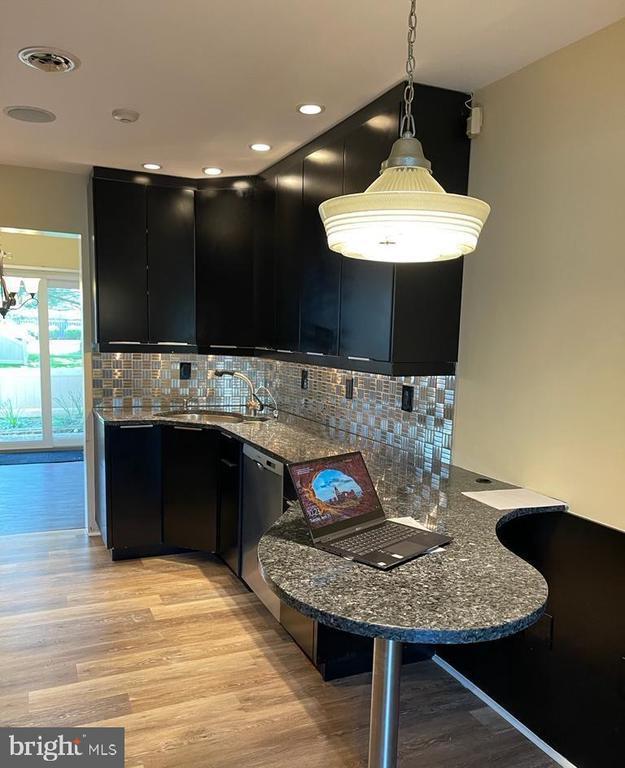 Foto del edificio - 105 Thoreau Dr