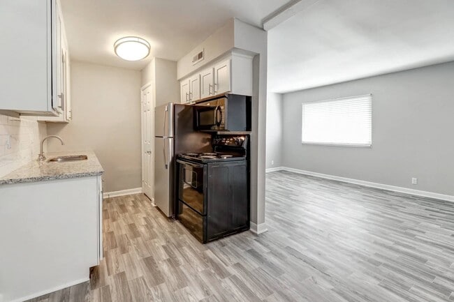 Building Photo - The Brentwood