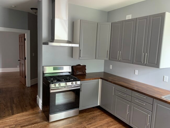 Kitchen looking toward back bedroom - 4040 Russell Blvd