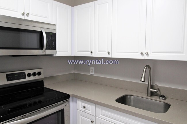 Foto del edificio - 3001 Bee Ridge Rd