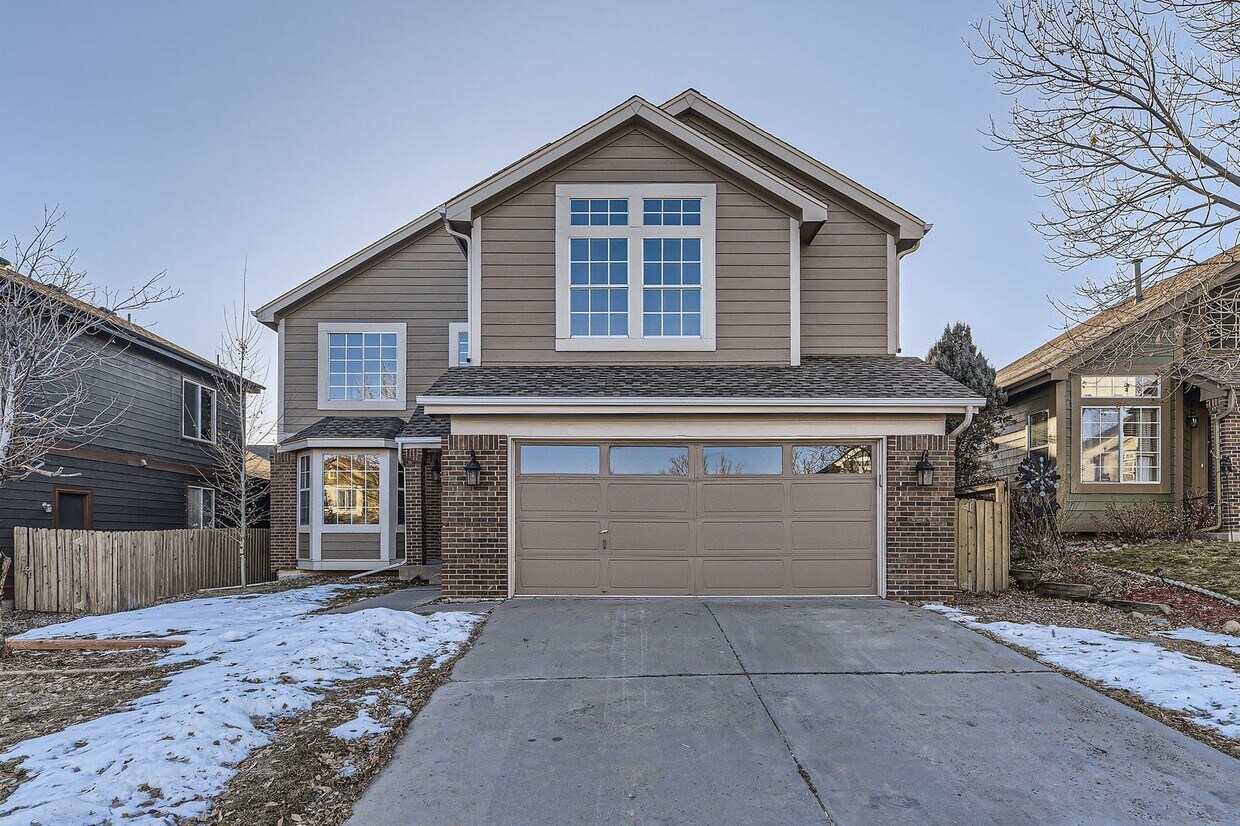 Primary Photo - 4 bedroom, 2 1/2 bath home with attached 2...