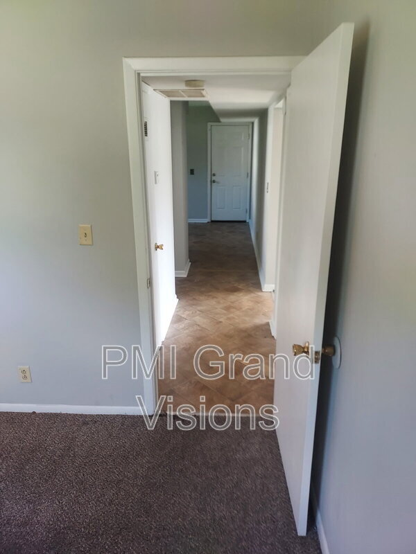 Foto del edificio - 340 N Monroe St