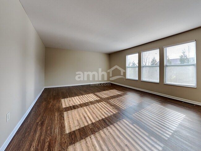 Foto del edificio - 4319 Hunting Hawk Dr