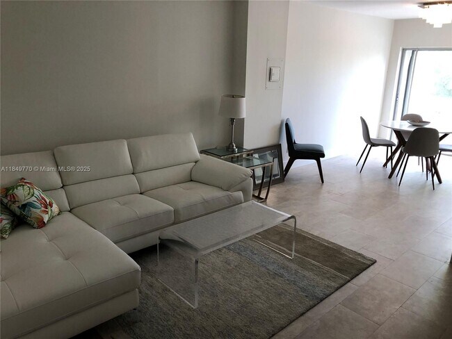 Foto del edificio - 7801 NE 4th Ct