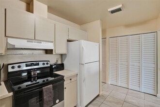 Building Photo - 5807 SW 27th St