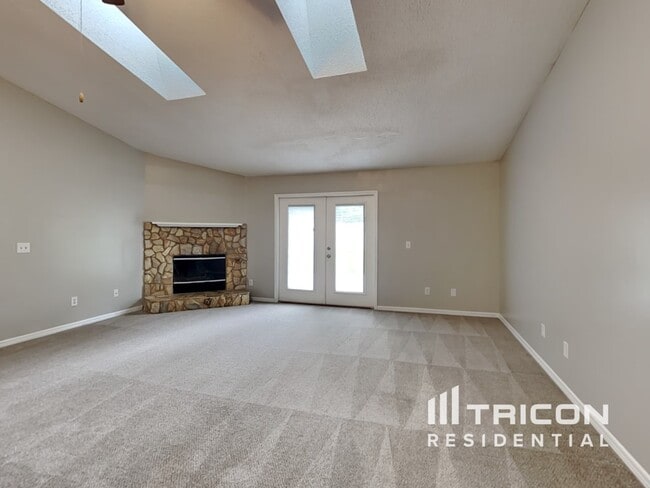 Building Photo - 8808 Mountain Lake Dr S