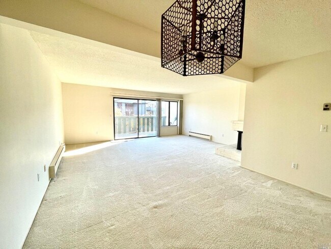 Building Photo - 812 S Eliseo Dr